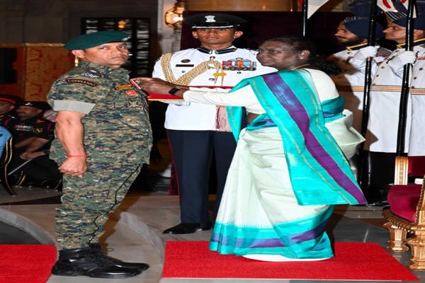   The President of India awarded Shaurya Chakra to CRPF brave men and Veer Nari